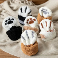 Chaussettes chaudes d'hiver pattes de chat pliées en boule