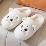 Chaussures d'intérieur à tête de chat, couleur blanche.