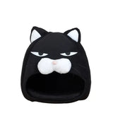 Couchage pour chat en forme de tête de chat noir sur fond blanc