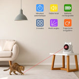 Jouet laser automatique pour chat – Présentation des fonctionnalités : minuterie, faible bruit, batterie rechargeable, 3 modes, multi-angles, trajectoire irrégulière – Chat jouant au laser dans un salon cosy – Au Paradis du Chat