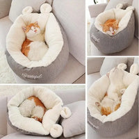 4 photos d'un chat faisant la sieste dans son panier et dans des positions différentes