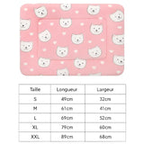 Tapis rose pour chat avec motifs de têtes de chats et cœurs – Disponible en tailles S à XXL avec dimensions détaillées – Au Paradis du Chat