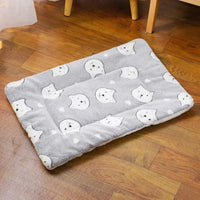 Tapis moelleux gris pour chat – Motifs visage de chat blanc, parfait pour le confort quotidien – Au Paradis du Chat